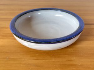 Keramikschale blauer Rand 15,50 €